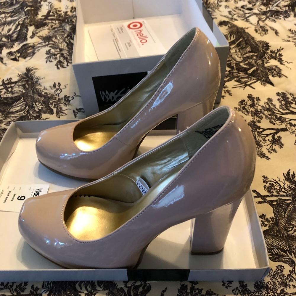 MOSSIMO BLUSH PATENT HEEL. BRAND NEW NEVER WORN.